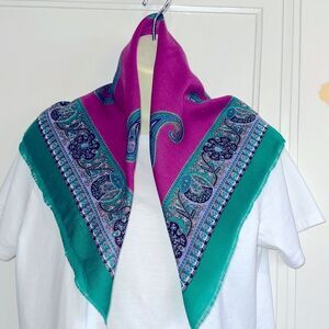 Vintage mid century Tomar Fashions magenta & green paisley acrylic square scarf
